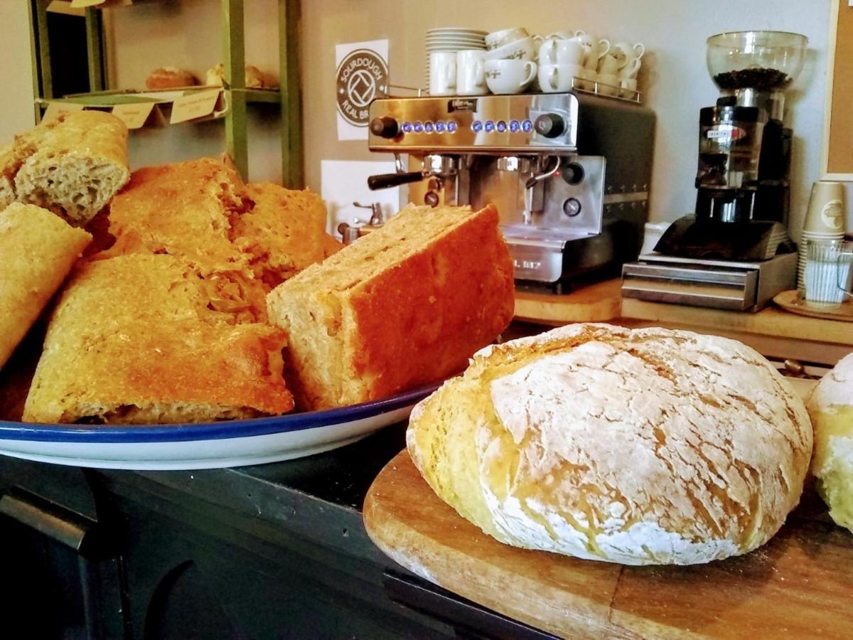 The Bear Bread Bakery B&B, Ensuite Rooms Above The Bakery, Colyton 外观 照片